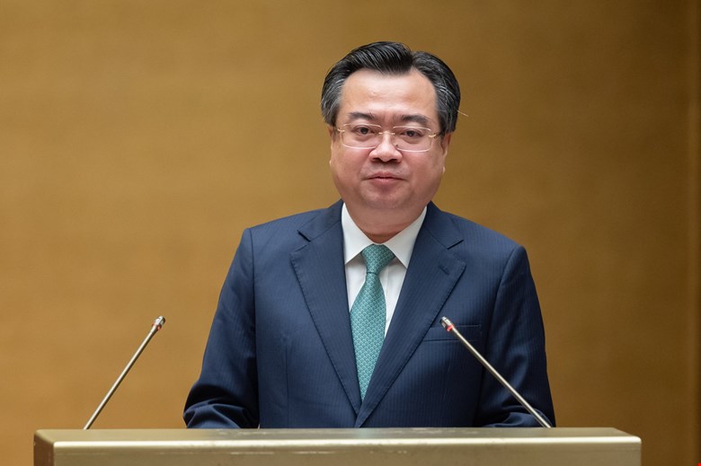 Bộ trưởng Bộ X&acirc;y dựng Nguyễn Thanh Nghị tr&igrave;nh b&agrave;y Tờ tr&igrave;nh về dự &aacute;n Luật Nh&agrave; ở (sửa đổi).