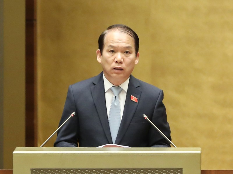 Chủ nhiệm Ủy ban Pháp luật của Quốc hội Hoàng Thanh Tùng trình bày Báo cáo thẩm tra dự án Luật Nhà ở (sửa đổi).