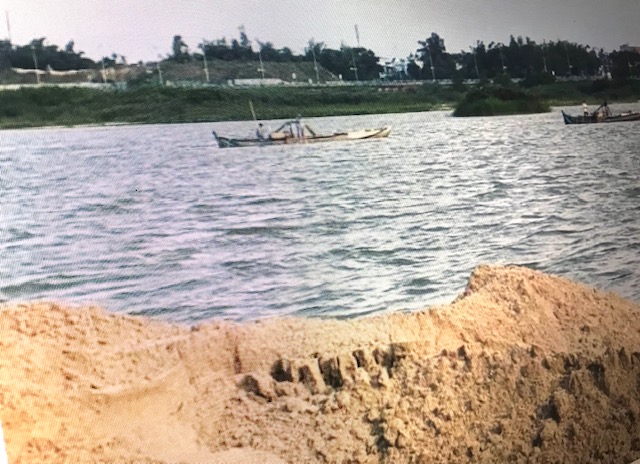 Khai thác cát trên sông Trà Khúc, tỉnh Quảng Ngãi