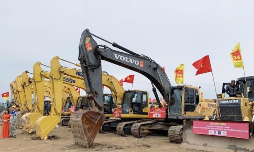 Để bảo đảm việc khởi công các dự án trang trọng, tiết kiệm, Bộ Giao thông vận tải đề xuất tổ chức khởi công đồng loạt 4 dự án.