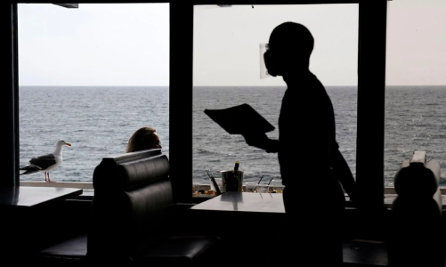 Từ giáo viên tới bồi bàn, nhiều ngành nghề ở Mỹ đang khó tuyển người