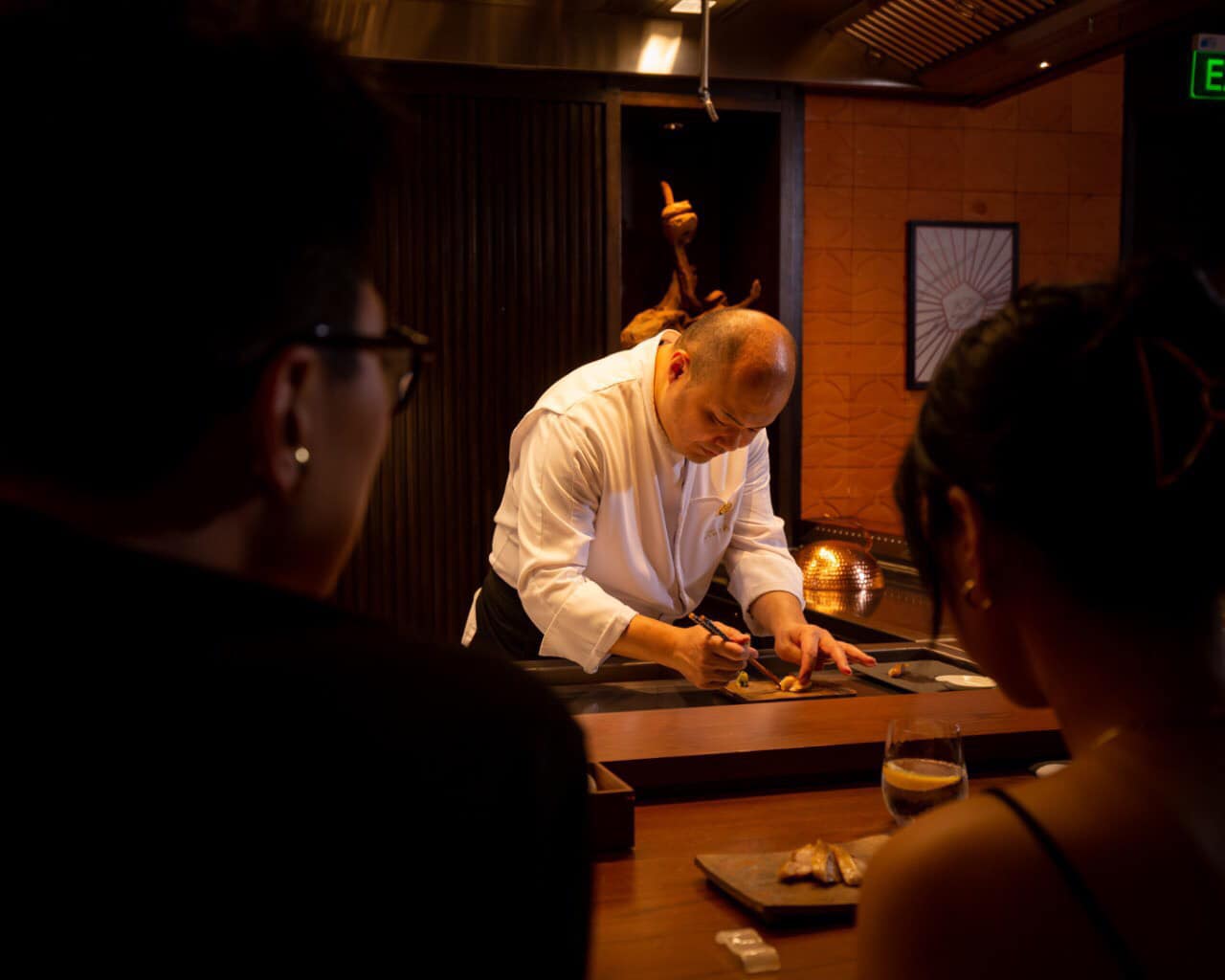 Nh&agrave; h&agrave;ng Nhật Bản&nbsp;Hibana by Koki nằm trong&nbsp; Kh&aacute;ch sạn Capella Hanoi.