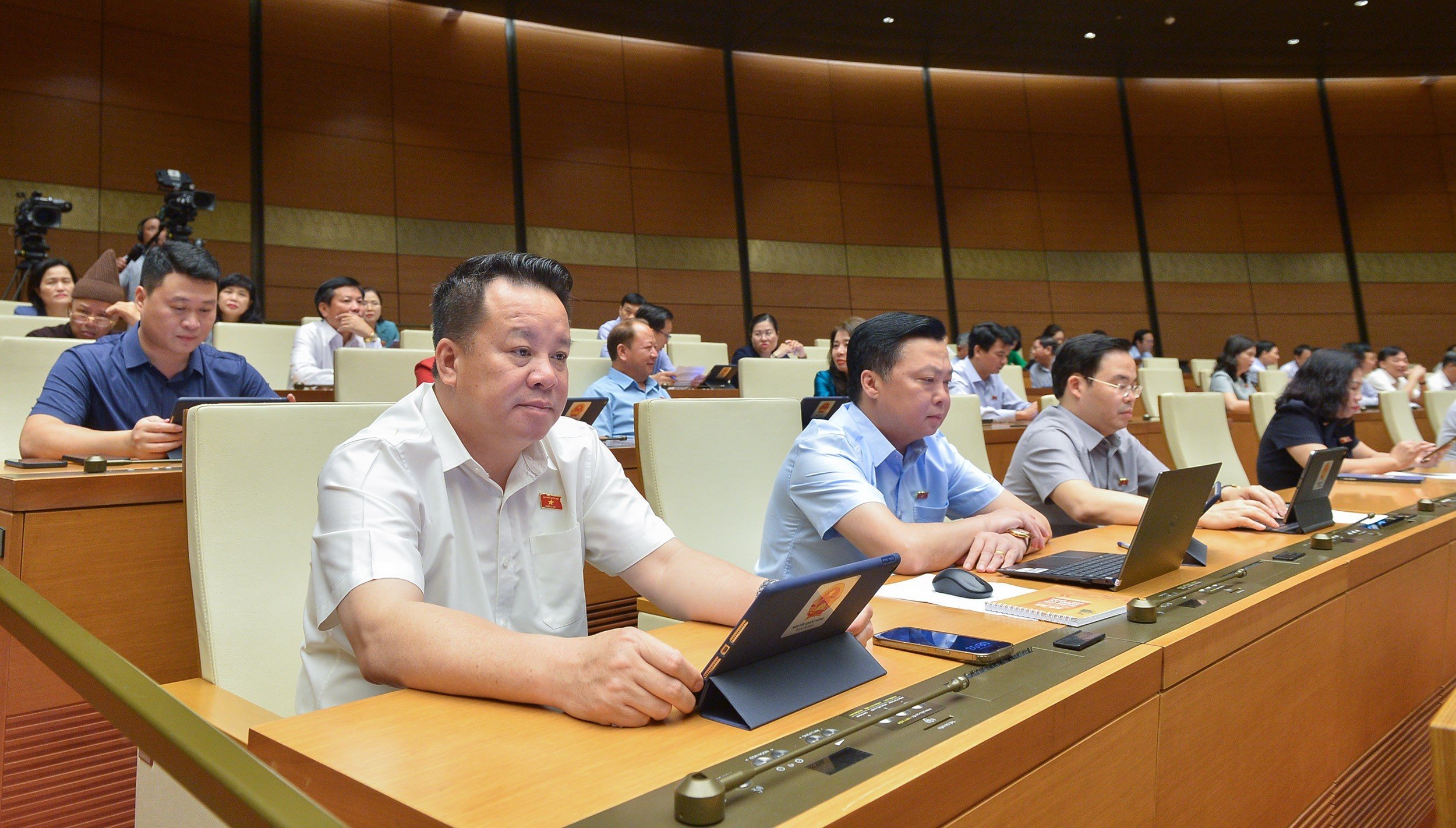 C&aacute;c đại biểu tham dự phi&ecirc;n chất vấn. Ảnh - Quochoi.vn.