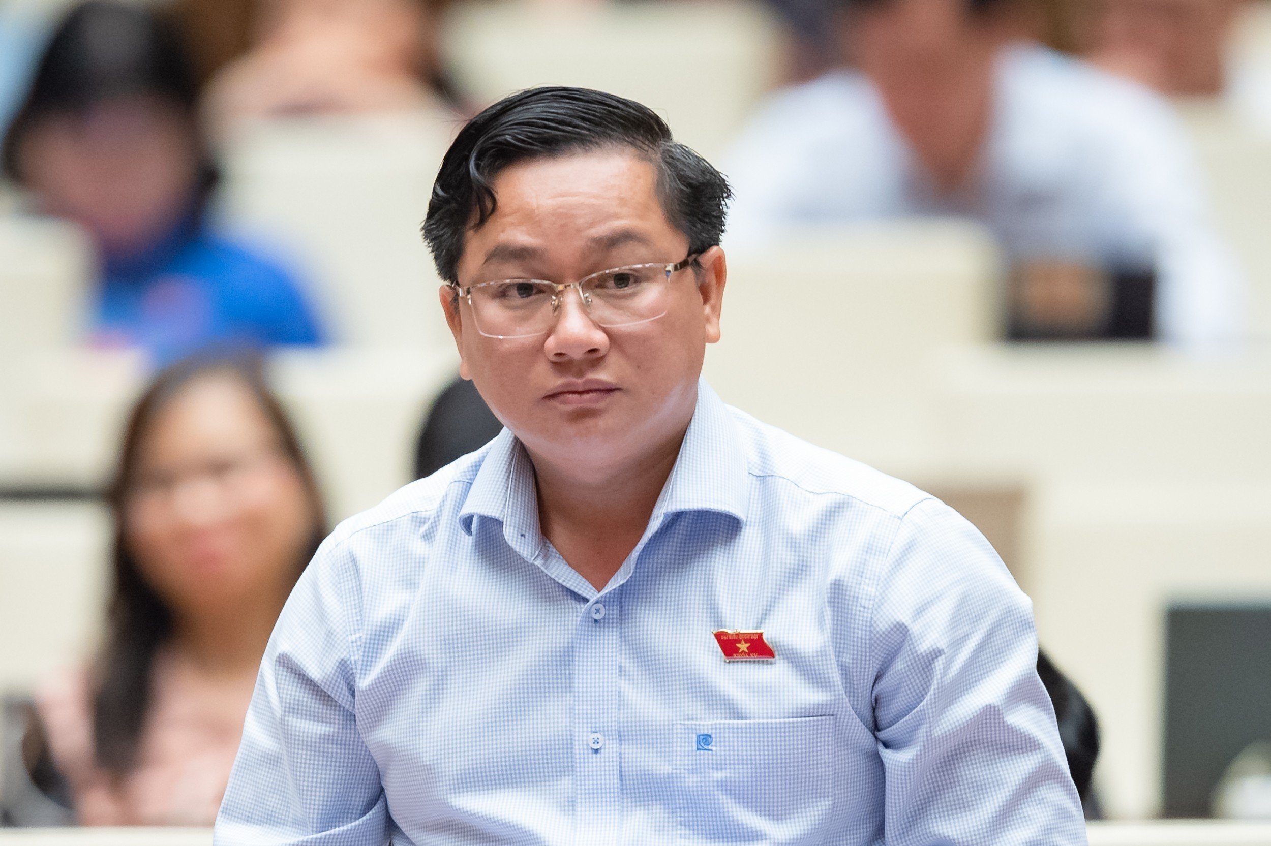 Đại biểu Trần Quốc Quân, Đoàn Đại biểu quốc hội tỉnh  Long An chất vấn Bộ trưởng