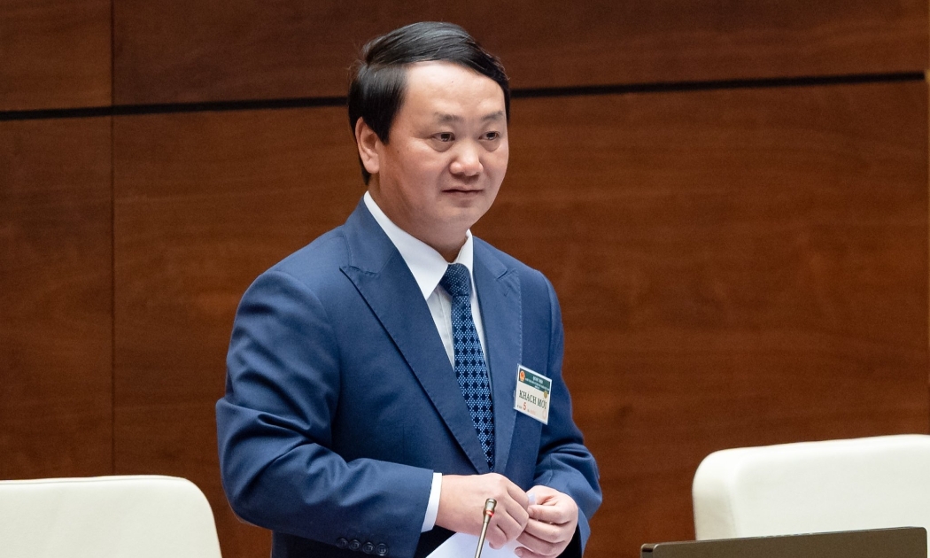 Bộ trưởng Hầu A Lềnh trả lời chất vấn chiều 6/6.