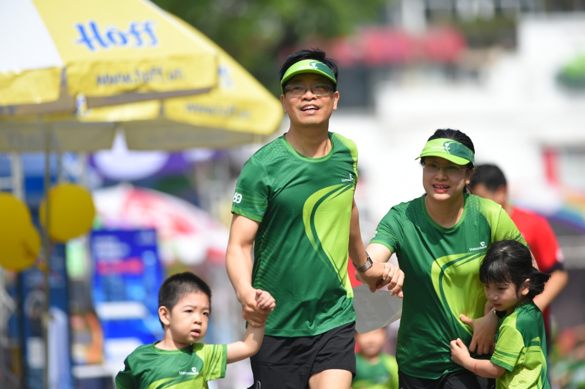 Giải Vietcombank Let&rsquo;s Run mang đến niềm vui, sự gắn kết trong nội bộ, hướng đến ng&agrave;y Gia đ&igrave;nh Việt Nam (28/6).