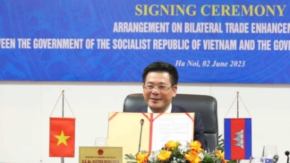 Vietnam & Cambodia sign agreement on boosting bilateral trade