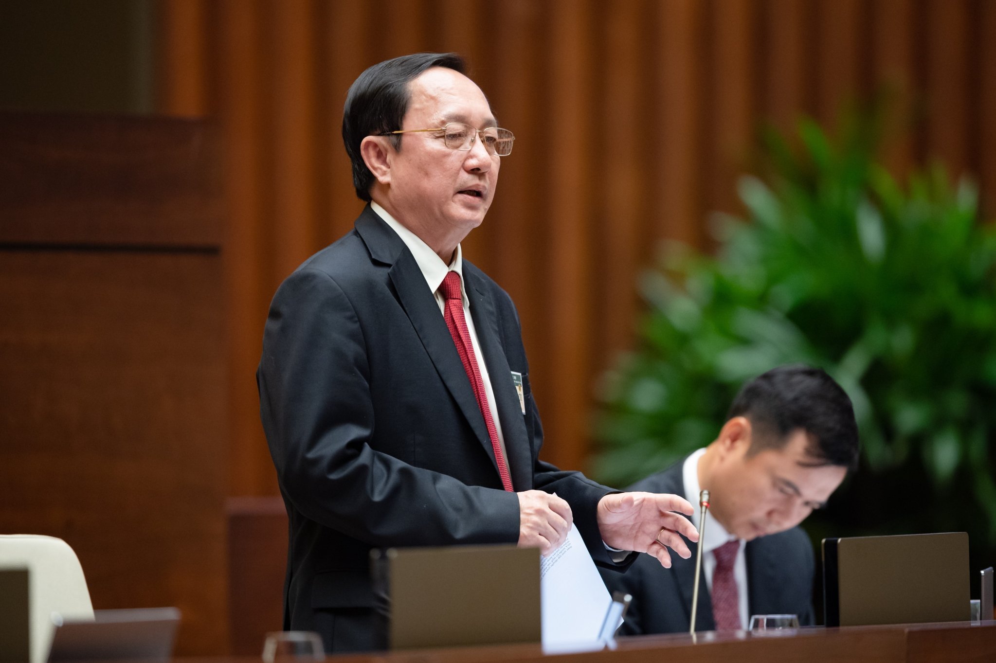 Bộ trưởng Huỳnh Th&agrave;nh Đạt tại phi&ecirc;n chất vấn ng&agrave;y 6/6/2023.