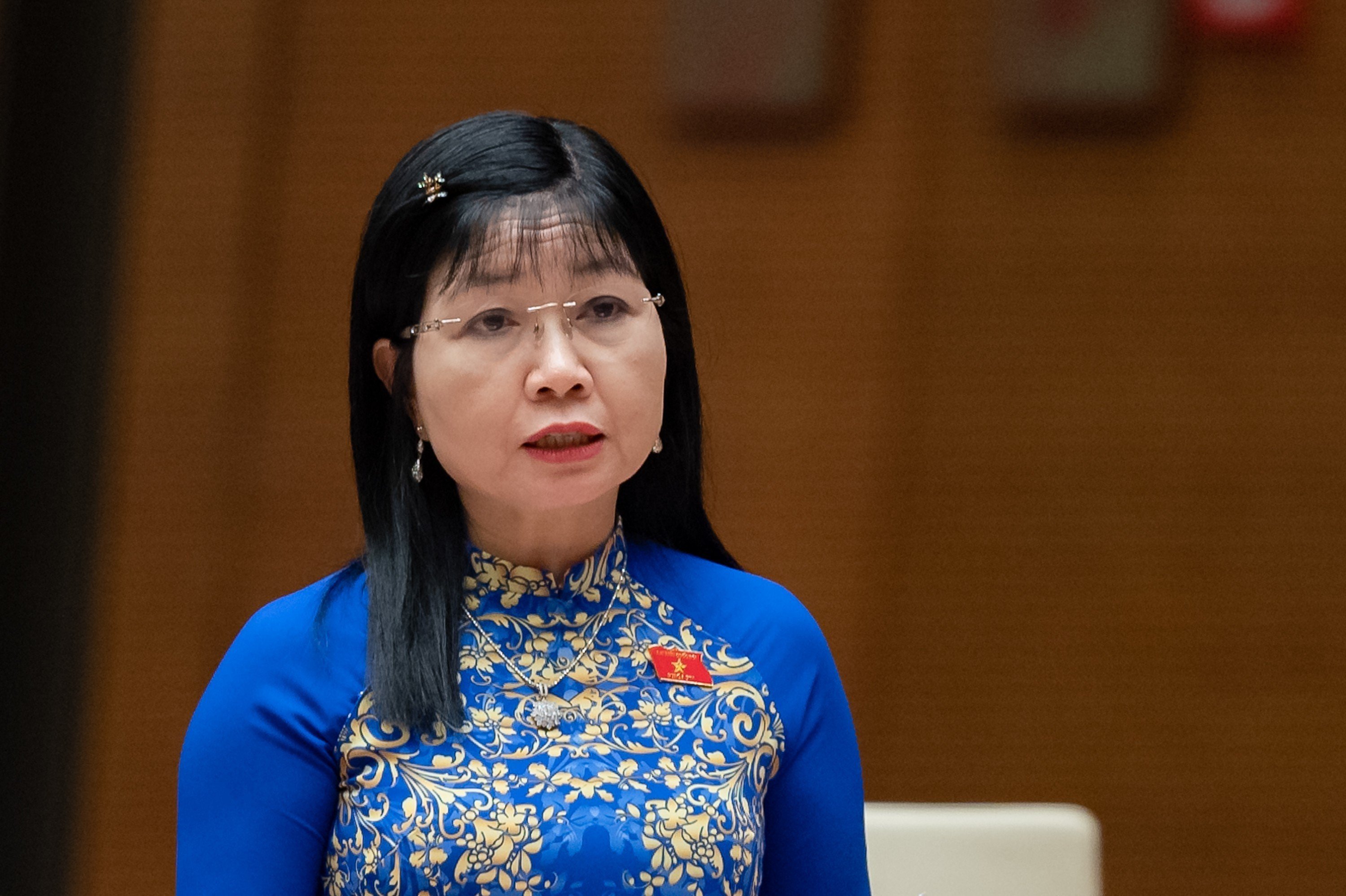 Trần Thị Thanh Hương (đo&agrave;n An Giang) tại phi&ecirc;n chất vấn ng&agrave;y 7/6.