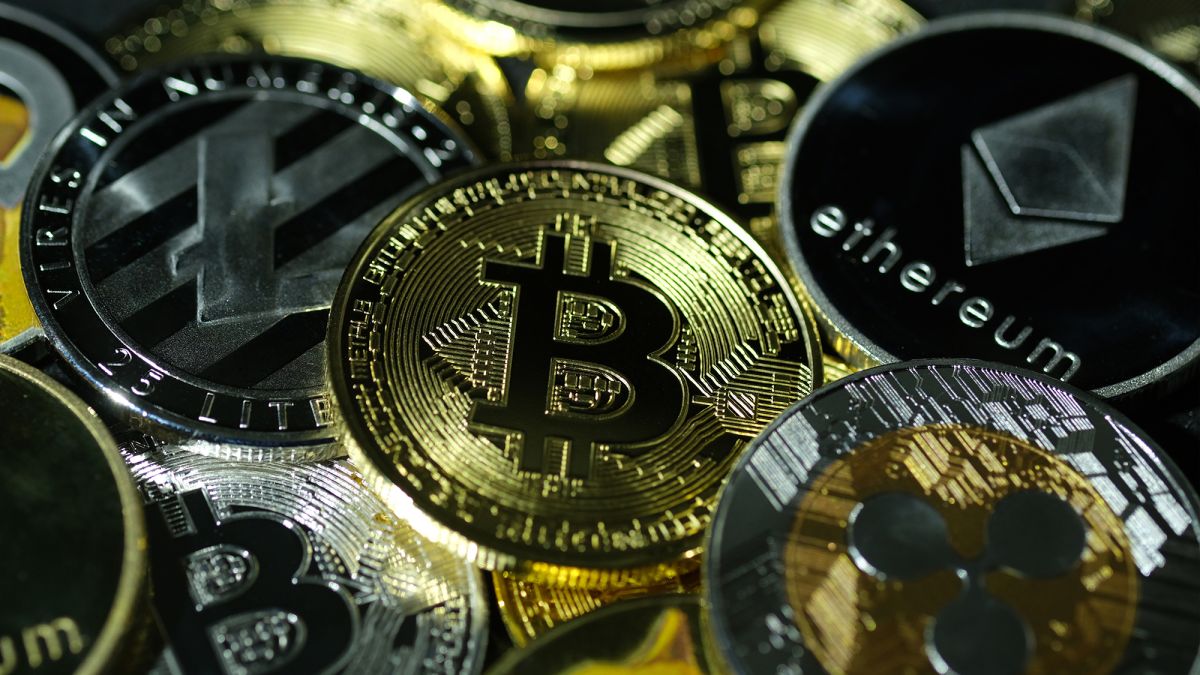 Binance và Coinbase vừa bị SEC đâm đơn kiện với một loạt cáo buộc - Ảnh: Getty Images