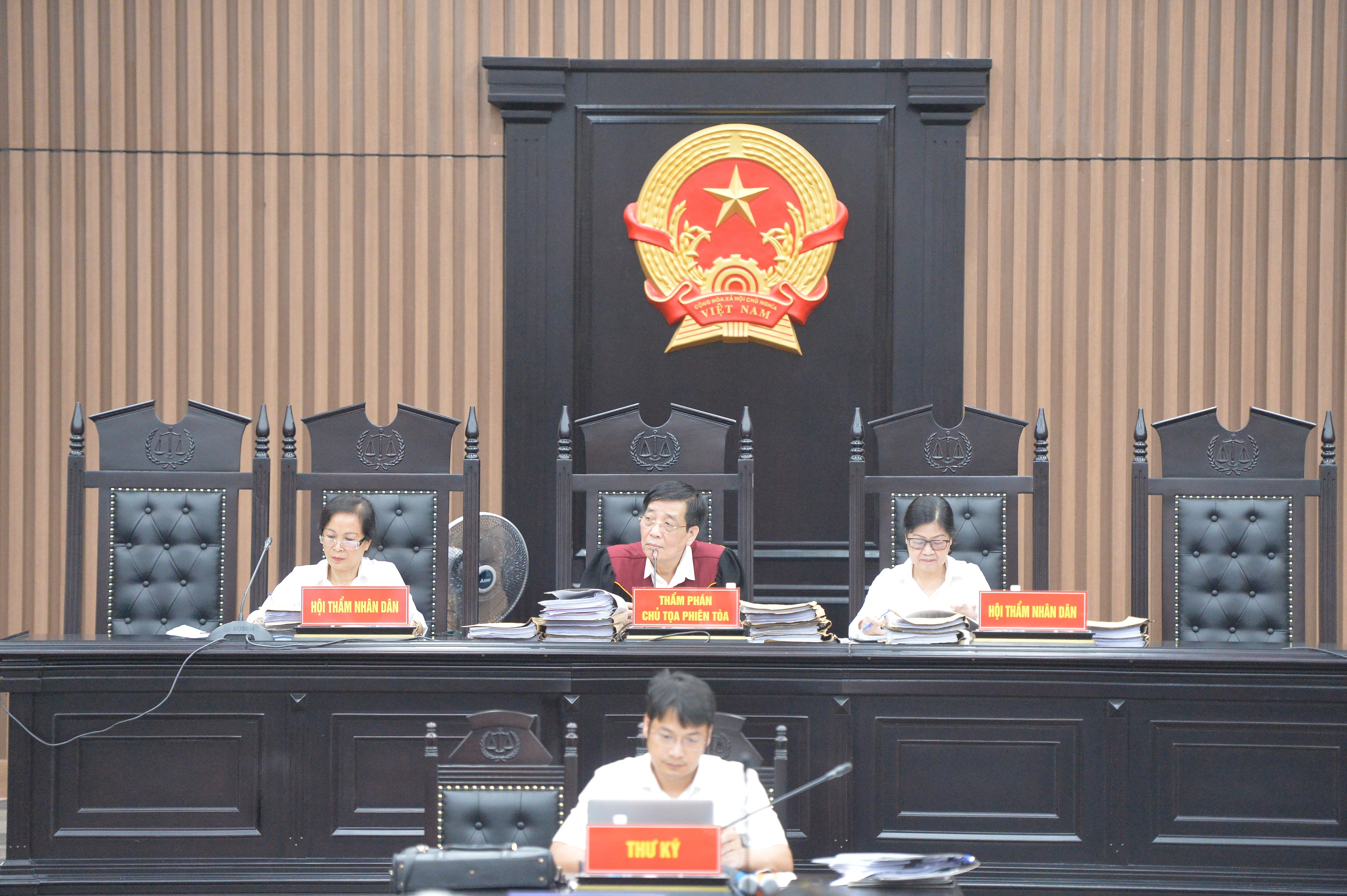 Hội đồng x&eacute;t xử.&nbsp;