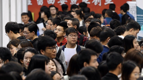 Cử nhân thất nghiệp: “Vết sẹo” kinh tế Trung Quốc
