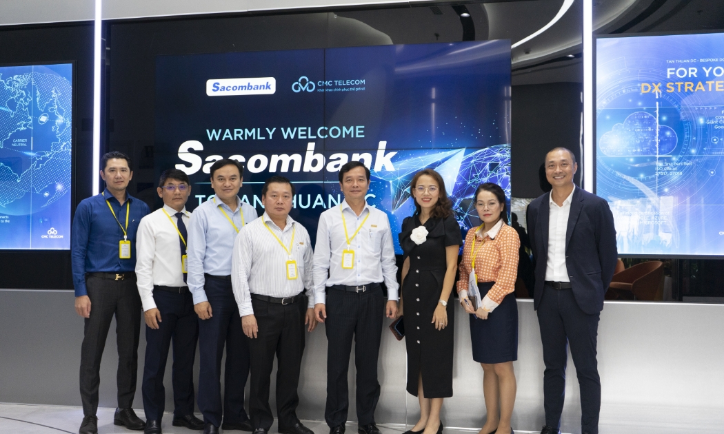 Đại diện Sacombank và CMC Telecom tại CMC DC Tân Thuận.