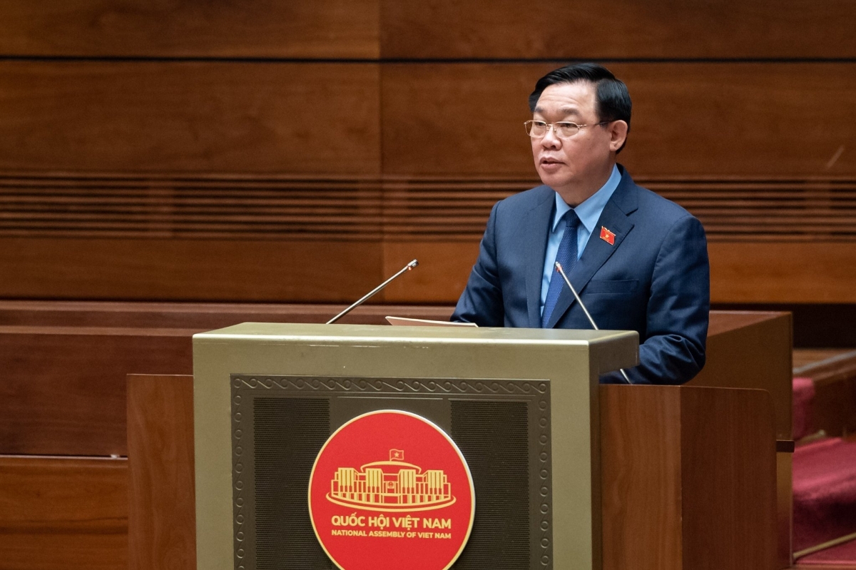 Chủ tịch Quốc hội Vương Đình Huệ lưu ý ngành giao thông vận tải tập trung vào 5 vấn đề chính, nhằm khắc phục những tồn tại, hạn chế.