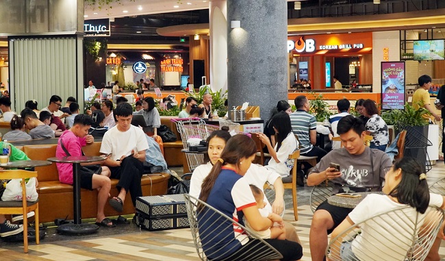 Các nhà hàng, khách sạn, cơ sở dịch vụ thương mại phải tuân thủ các quy định về chiếu sáng tiết kiệm và hiệu quả.