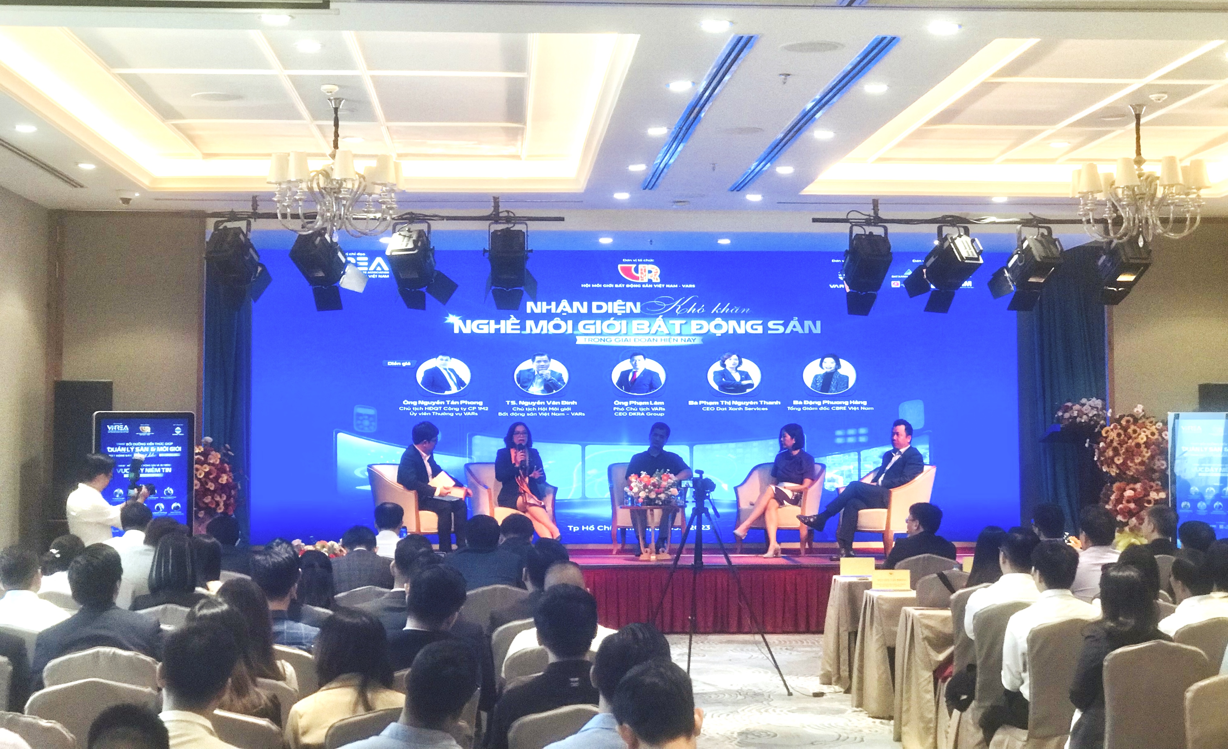 C&aacute;c diễn giả tham dự talkshow - Ảnh: PA.