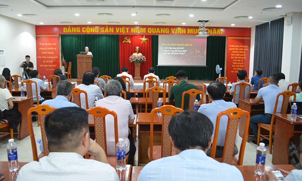 Với chủ đề “Chuyển đổi số báo chí trong tình hình mới”, Hội nghị trang bị thêm cho các nhà báo, phóng viên, biên tập viên những kiến thức, kỹ năng trong việc ứng dụng công nghệ số vào hoạt động báo chí.