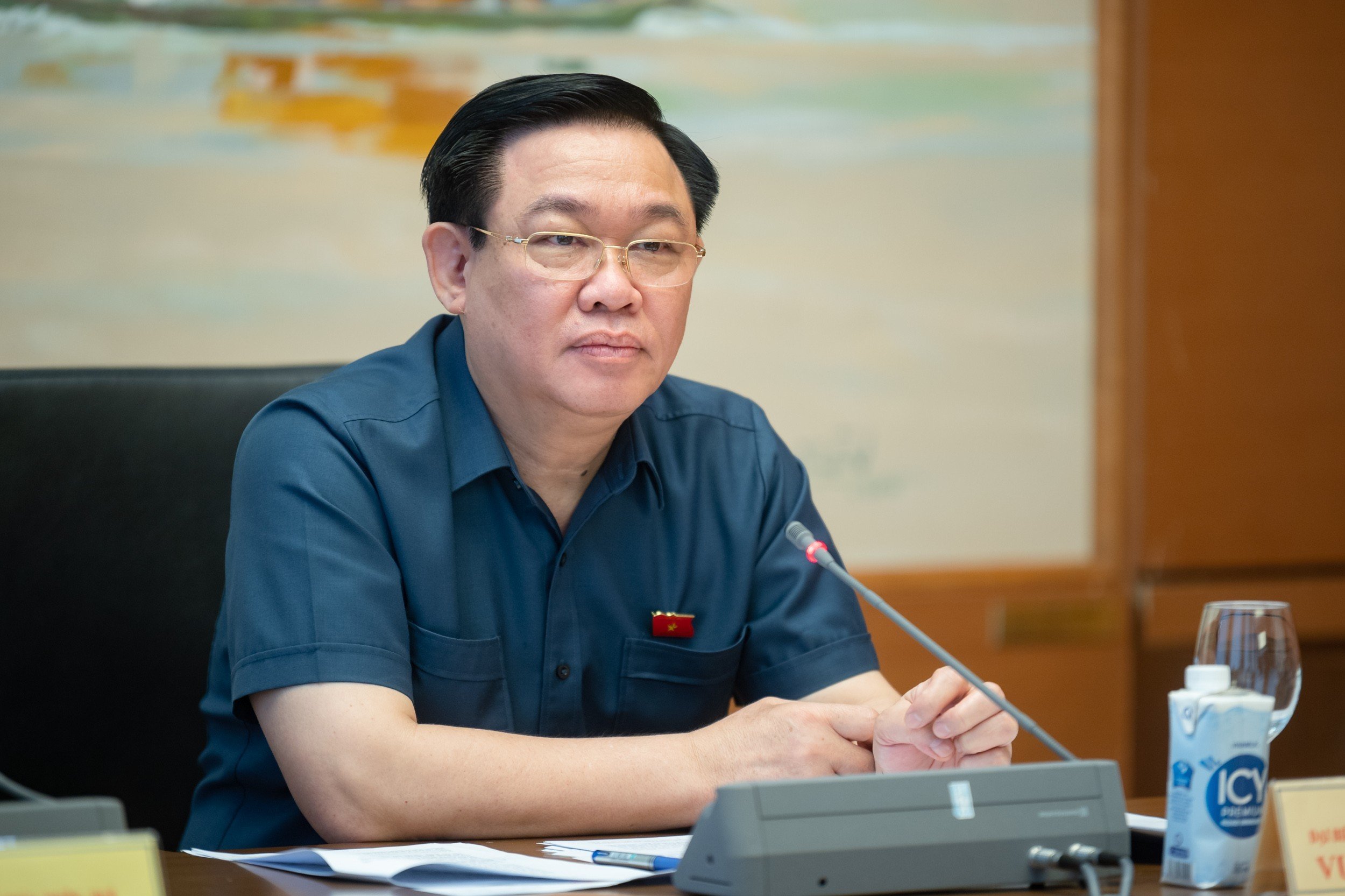 Chủ tịch Quốc hội Vương Đình Huệ phát biểu tại phiên thảo luận ở tổ về dự án Luật Viễn thông (sửa đổi) ngày 10/6/2023.