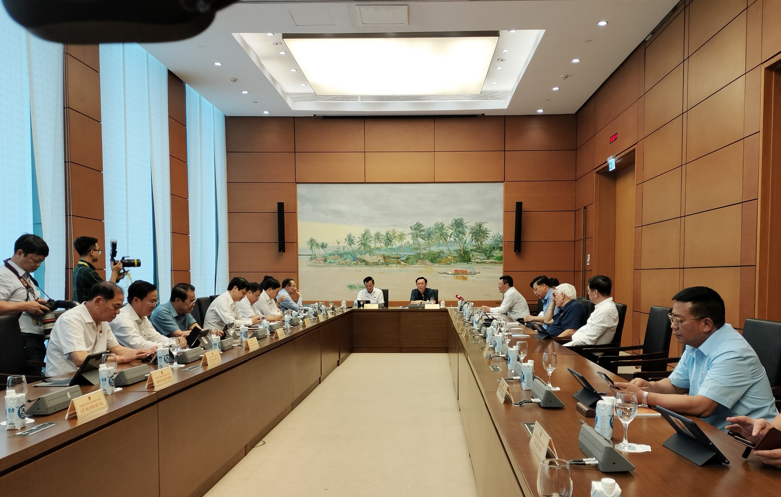 Quốc hội họp tại tổ về dự &aacute;n Luật Viễn th&ocirc;ng (sửa đổi) ng&agrave;y 10/6/2023.