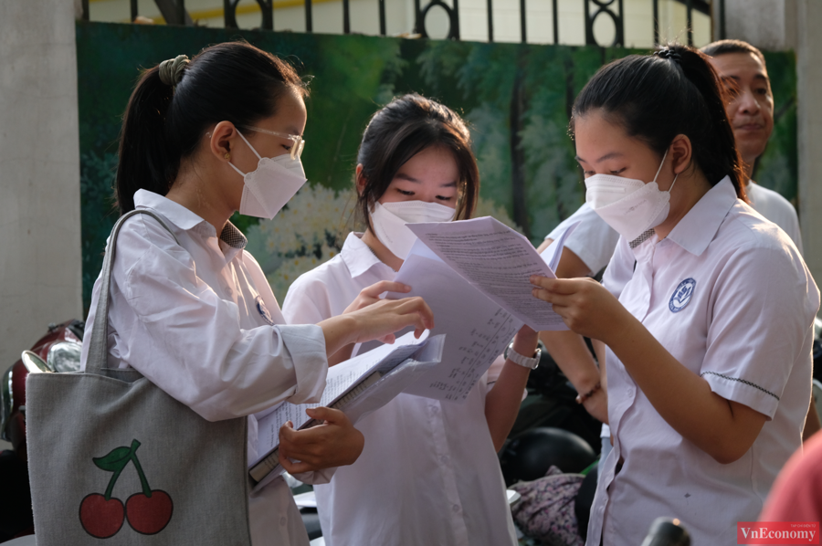 Thí sinh trước giờ thi.