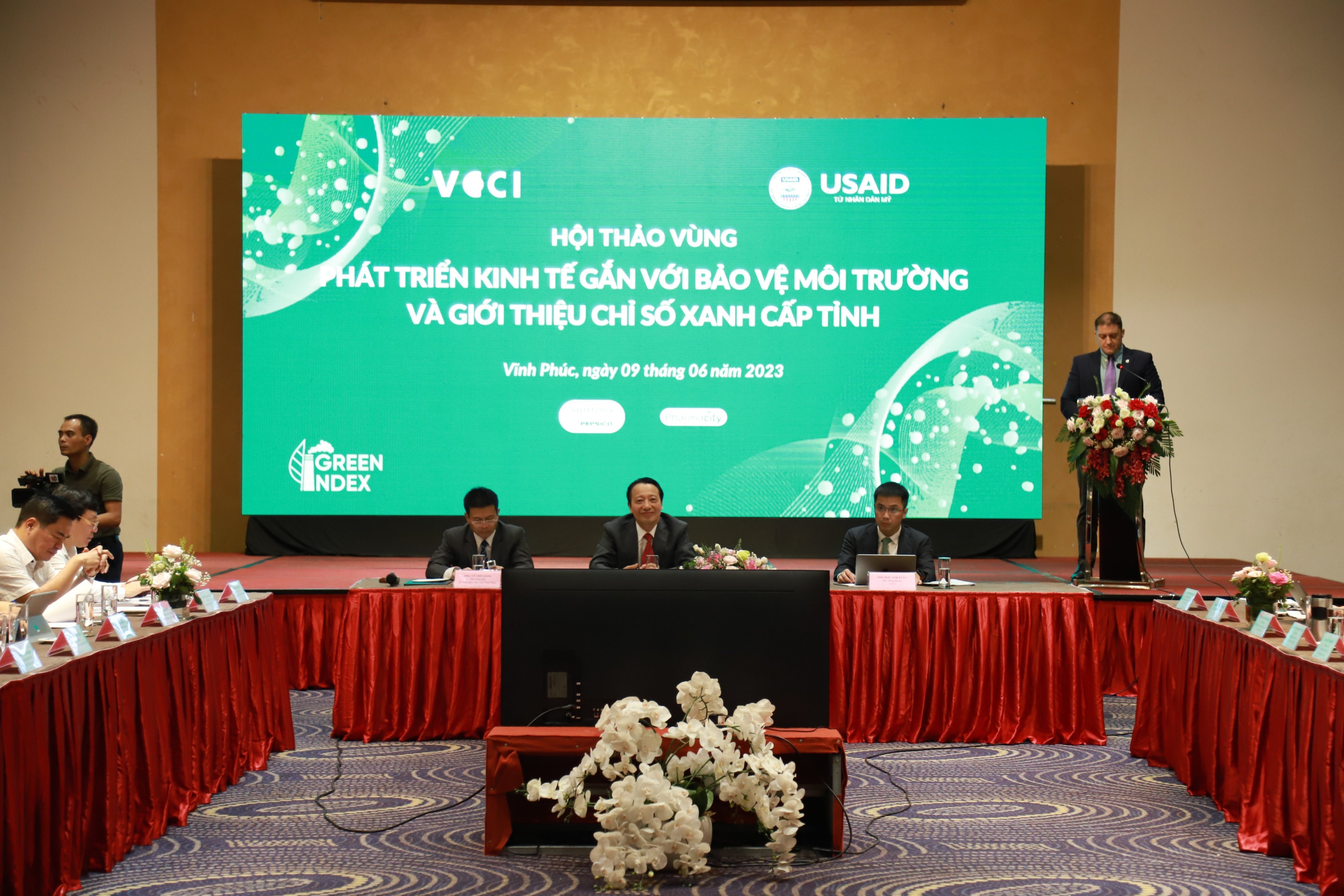 VCCI phối hợp với UBND tỉnh Vĩnh Ph&uacute;c tổ chức &ldquo;Hội thảo v&ugrave;ng về ph&aacute;t triển kinh tế gắn với bảo vệ m&ocirc;i trường v&agrave; giới thiệu Chỉ số Xanh cấp tỉnh&rdquo;.