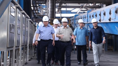 PM inspects electricity generation in Quang Ninh