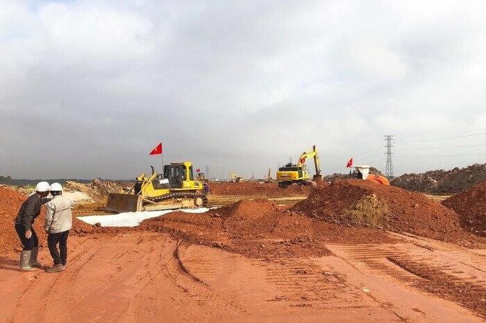 Lãnh đạo Bộ Giao thông vận tải yêu cầu đẩy nhanh tiến độ giải phóng mặt bằng đảm bảo bàn giao 100% mặt bằng sạch trong tháng 6.