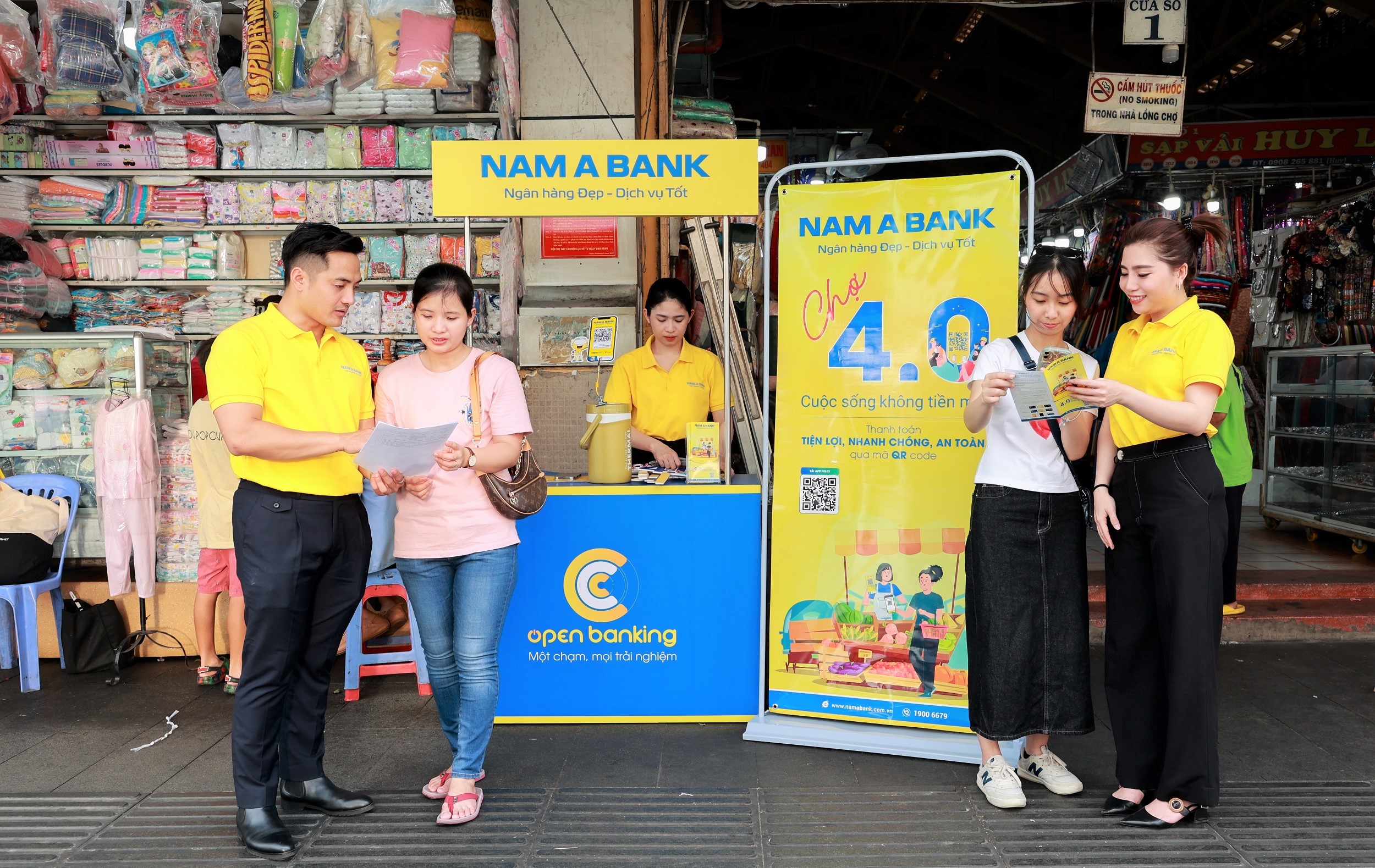 Nam A Bank triển khai chương trình “Chợ 4.0 - Cuộc sống không tiền mặt” phủ sóng tại các chợ trên địa bàn TP.HCM.