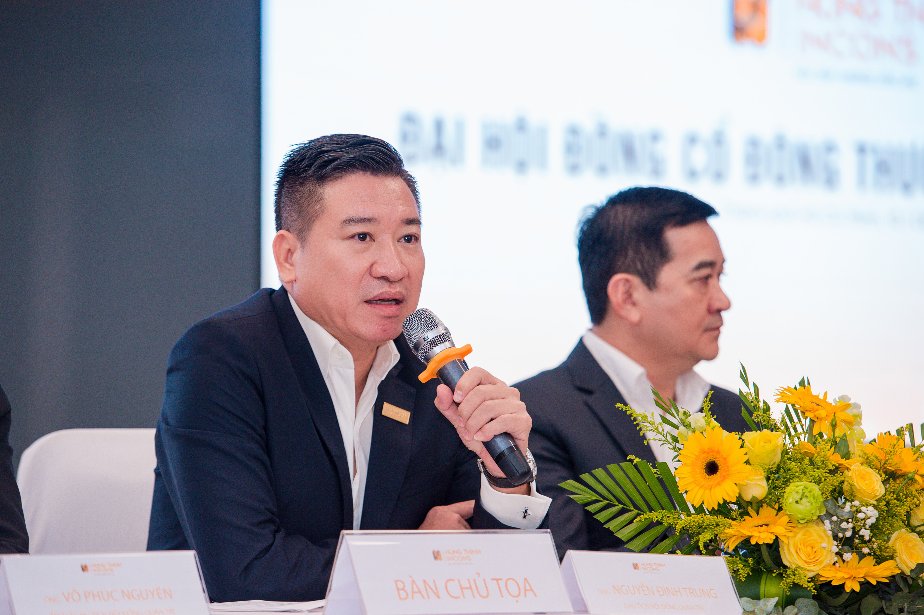 Phi&ecirc;n thảo luận tại đại hội.