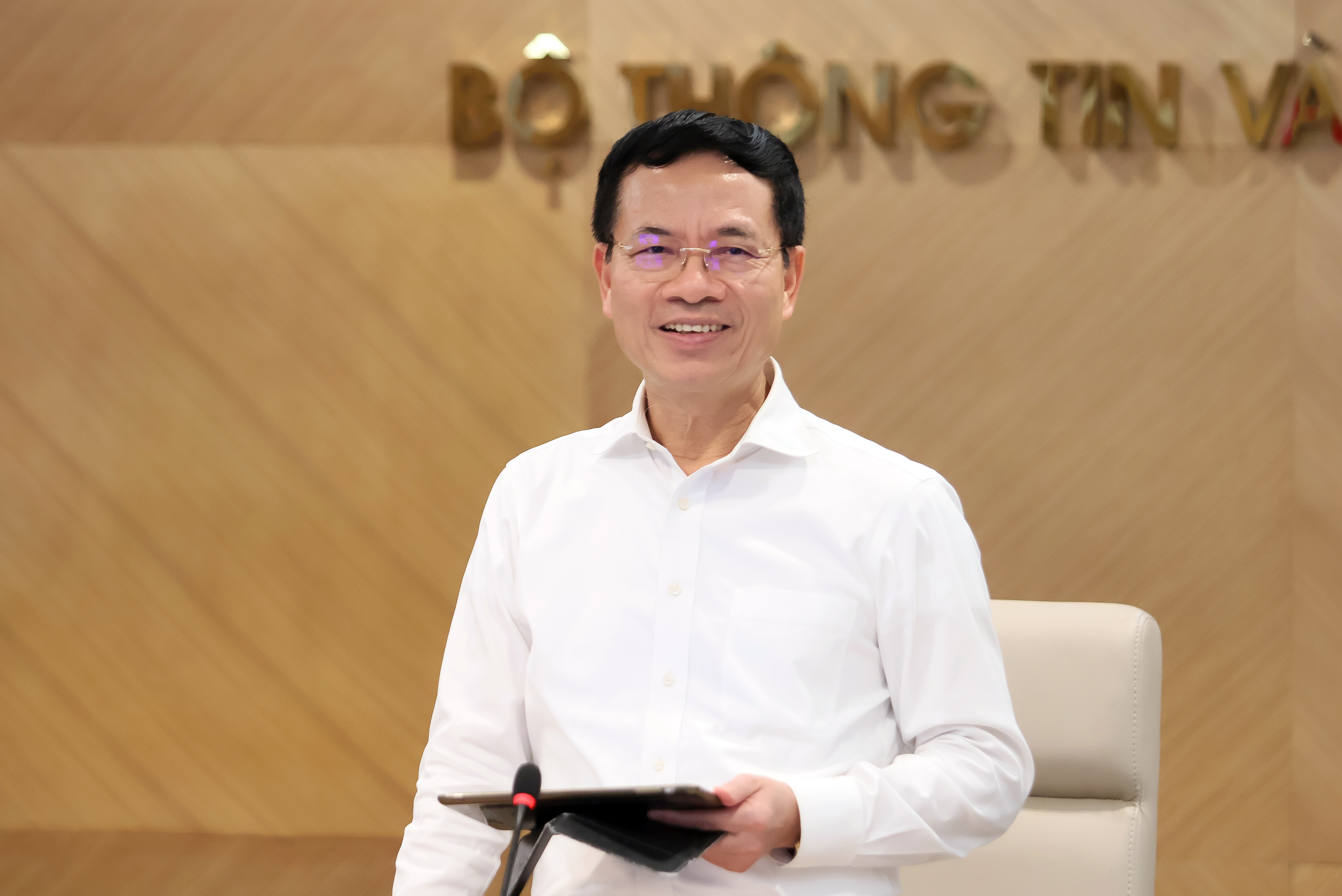 Bộ trưởng Nguyễn Mạnh Hùng: 