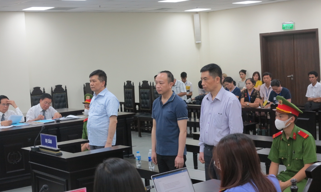 Các bị cáo hầu tòa ngày 12/6.