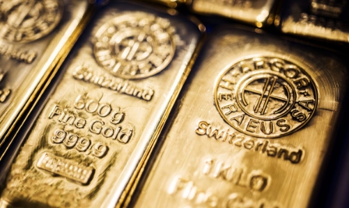 Vàng sụt giá sau báo cáo lạm phát Mỹ, nhà đầu tư “nín thở” đợi tin Fed