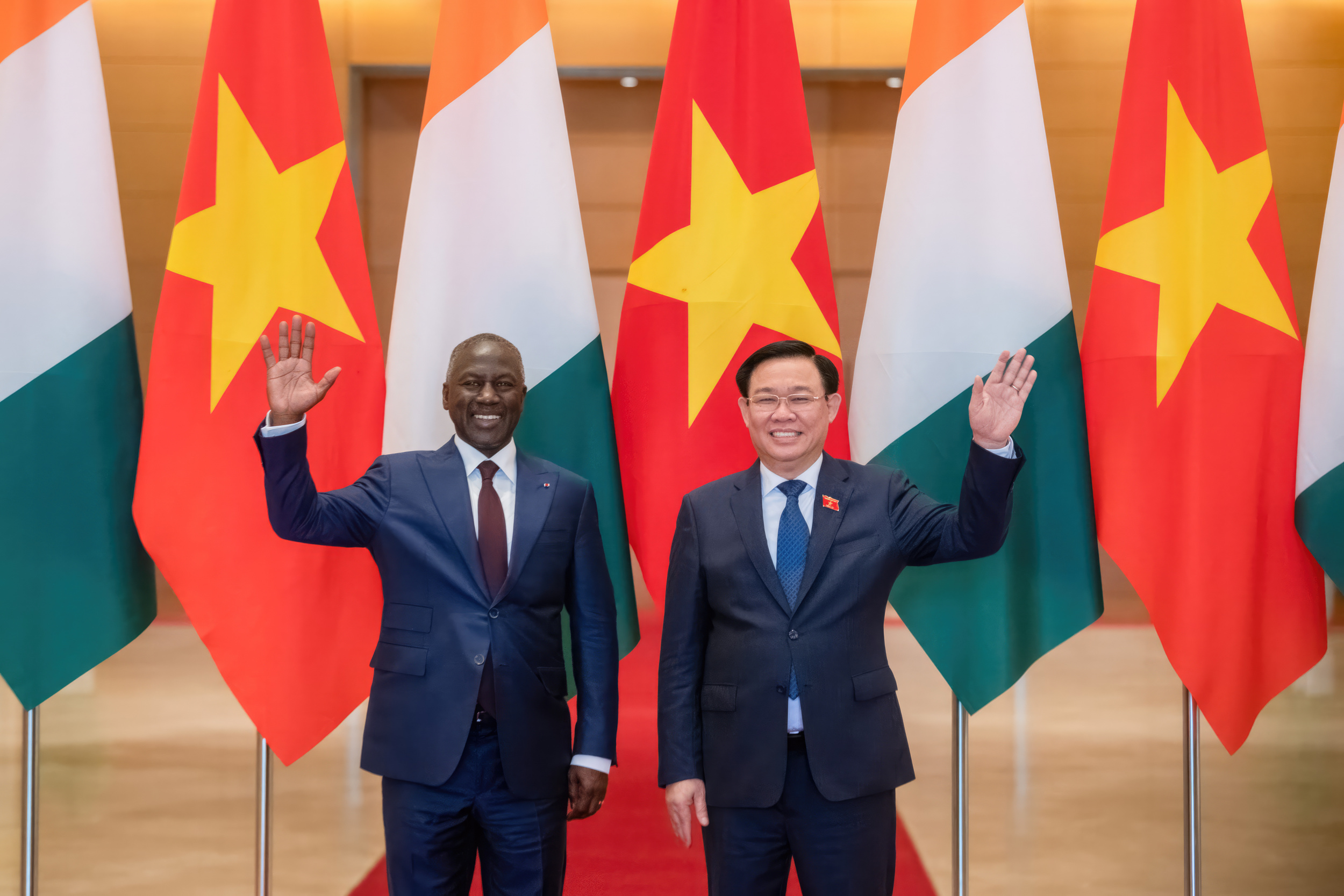 Chủ tịch Quốc hội Vương Đình Huệ chủ trì lễ đón chính thức Chủ tịch Quốc hội Cộng hòa Bờ Biển Ngà  Adama Bictogo - Ảnh: Quochoi.vn