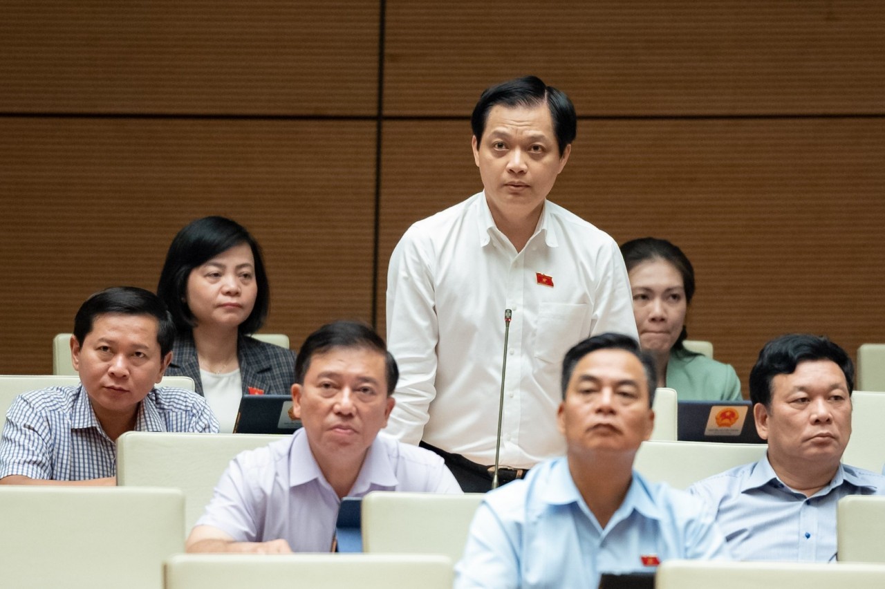 Đại biểu Nguyễn Hải Nam, Đoàn Thừa Thiên Huế nêu ý kiến tại phiên thảo luận tại hội trường .