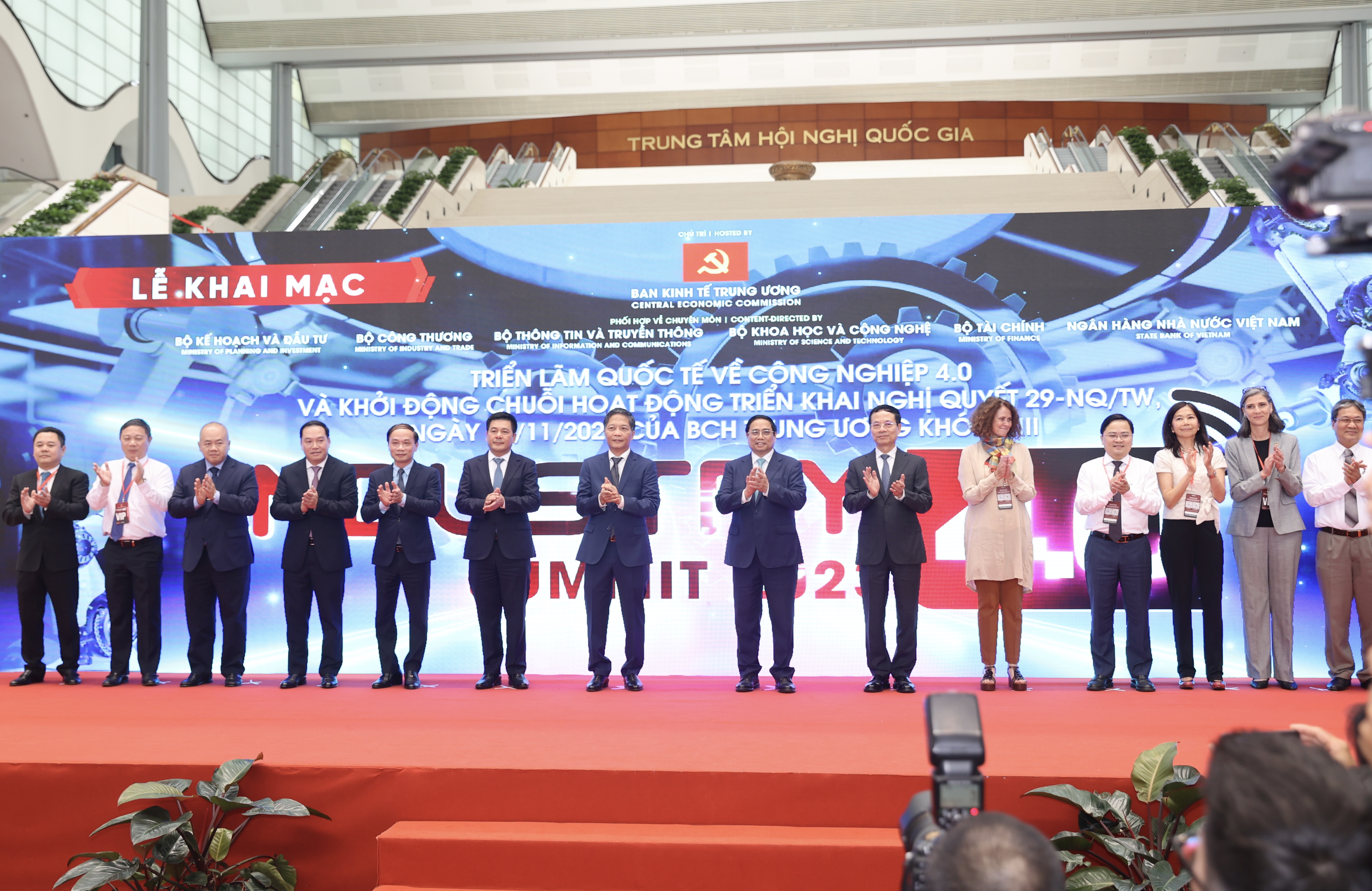 Triển lãm Quốc Tế về Công Nghiệp 4.0 đã chính thức khai mạc vào chiều ngày 14/6 trong khuôn khổ Diễn đàn cấp cao thường niên về công nghiệp 4.0 năm 2023. Với những công nghệ tân tiến nhất của hơn 50 công ty công nghệ hàng đầu được trình diễn, Triển lãm hứa hẹn sẽ mang đến cho khách mời những giải pháp và công nghệ tiên tiến nhất hiện nay.