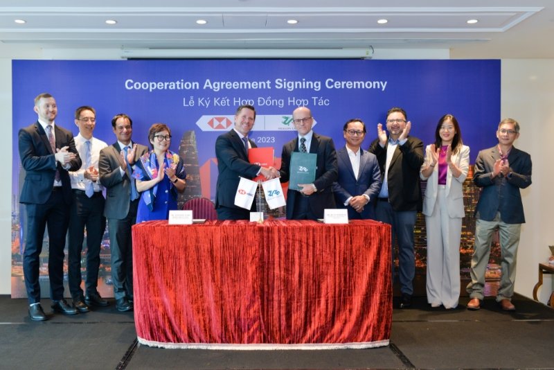 HSBC Vietnam partners with Dragon Capital in voluntary supplementary retirement program for its employees