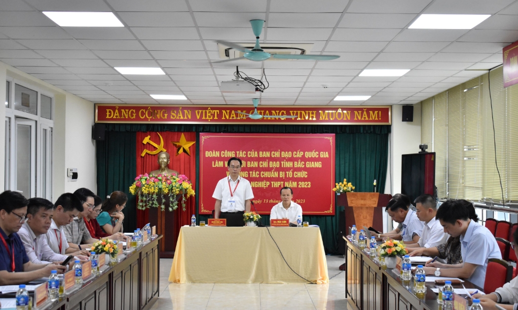Thứ trưởng Hoàng Minh Sơn phát biểu tại buổi làm việc với Ban Chỉ đạo thi tỉnh Bắc Giang.