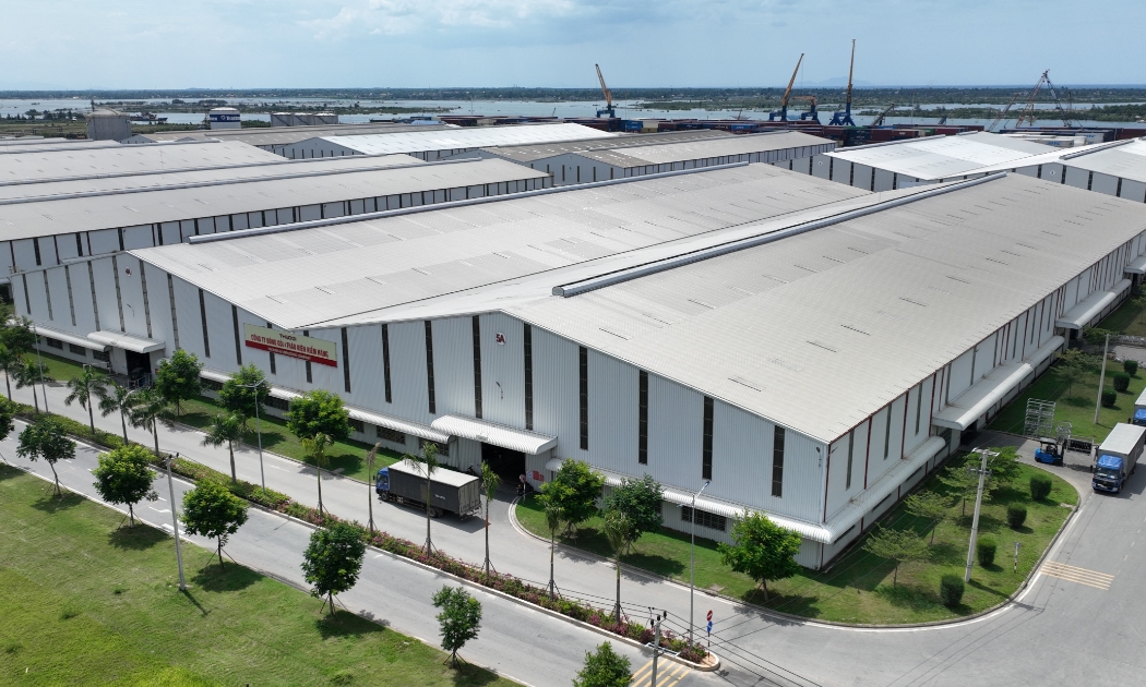 Hệ thống nhà xưởng, kho hàng hơn 200.000m2 của công ty.