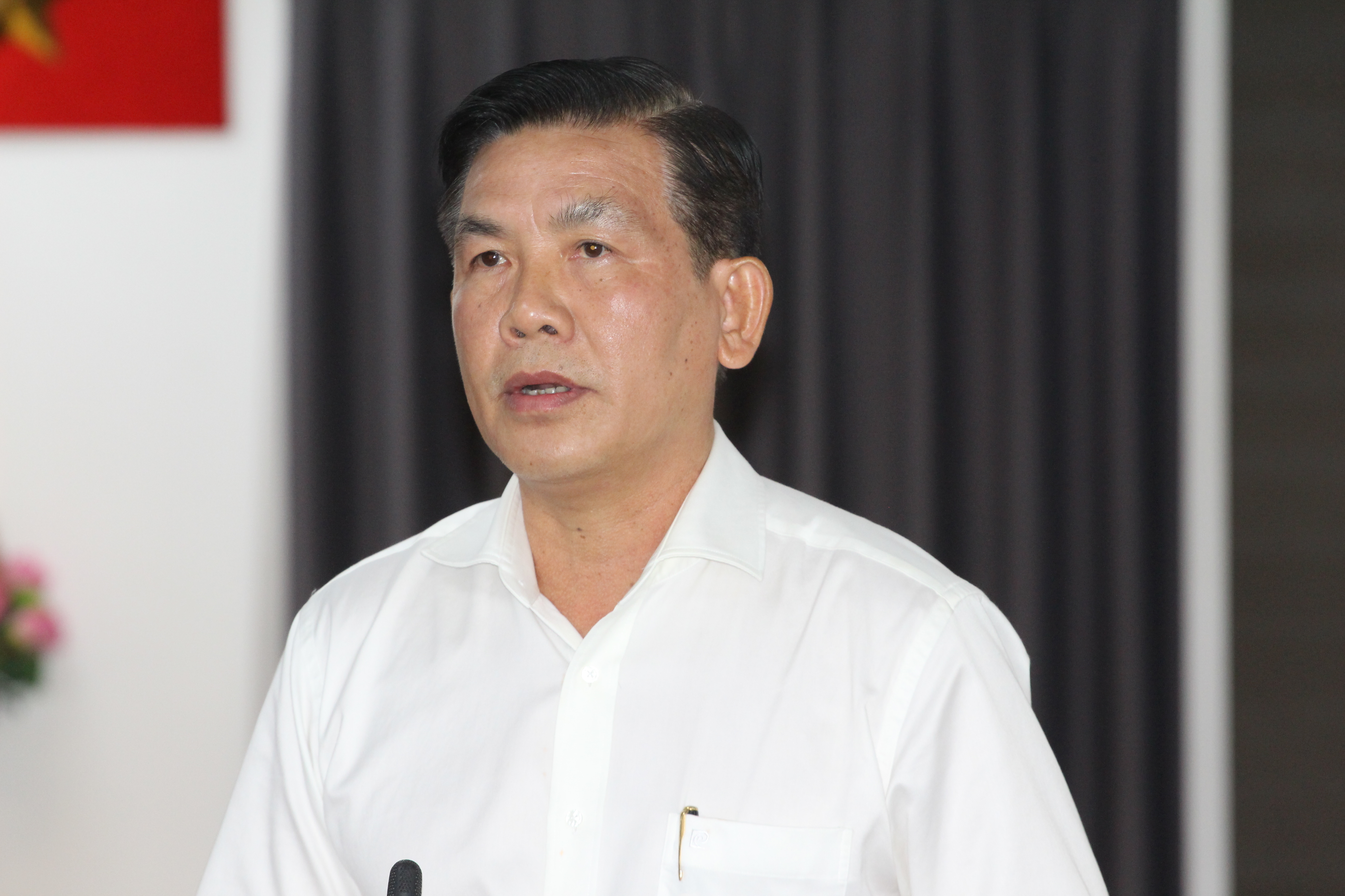 Ông Lương Minh Phúc, Trưởng Ban Quản lý Đầu tư Xây dựng các Công trình Giao thông TP.HCM phát biểu tại buổi họp báo chiều 15/6 - Ảnh: TN