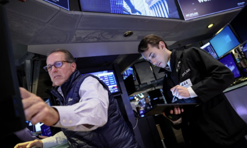 Chứng khoán Mỹ lưỡng lự, dầu thô tụt giá sau quyết định lãi suất của Fed