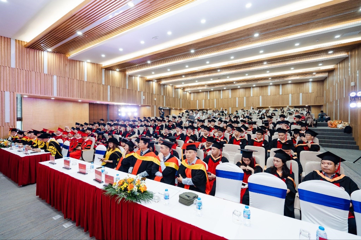 Lễ tốt nghiệp chương tr&igrave;nh MBA tại Viện Quản Trị & C&ocirc;ng nghệ FSB - Nguồn: FSB.