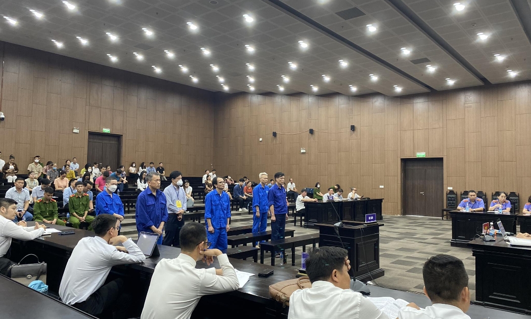 Các bị cáo nghe tuyên án sáng 16/6.