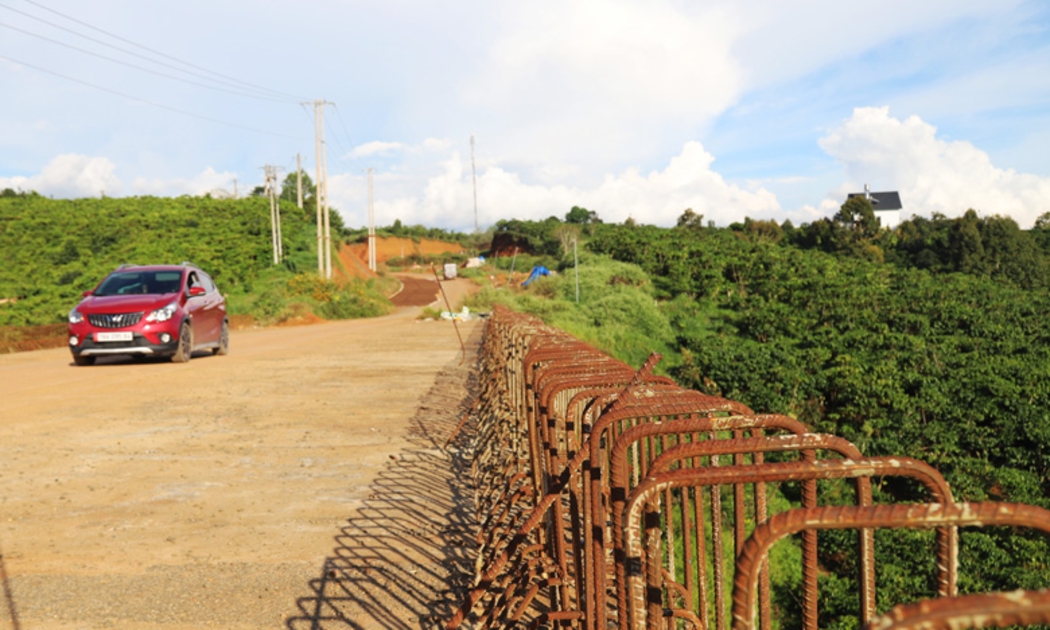 Hiện Bộ Giao thông vận tải đang giao các đơn vị cùng nhà đầu tư rà soát lại chi phí, phương án tài chính dự án và dự kiến thí điểm dùng nguồn vốn UBND tỉnh Lâm Đồng để hoàn thiện tuyến tránh.