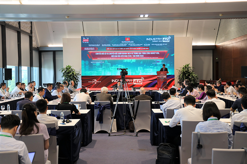 Hội thảo chuyên đề 4 “Chuyển đổi số và chuyển đổi xanh ngành dịch vụ trong quá trình công nghiệp hóa, hiện đại hóa đến năm 2030, tầm nhìn 2045”.