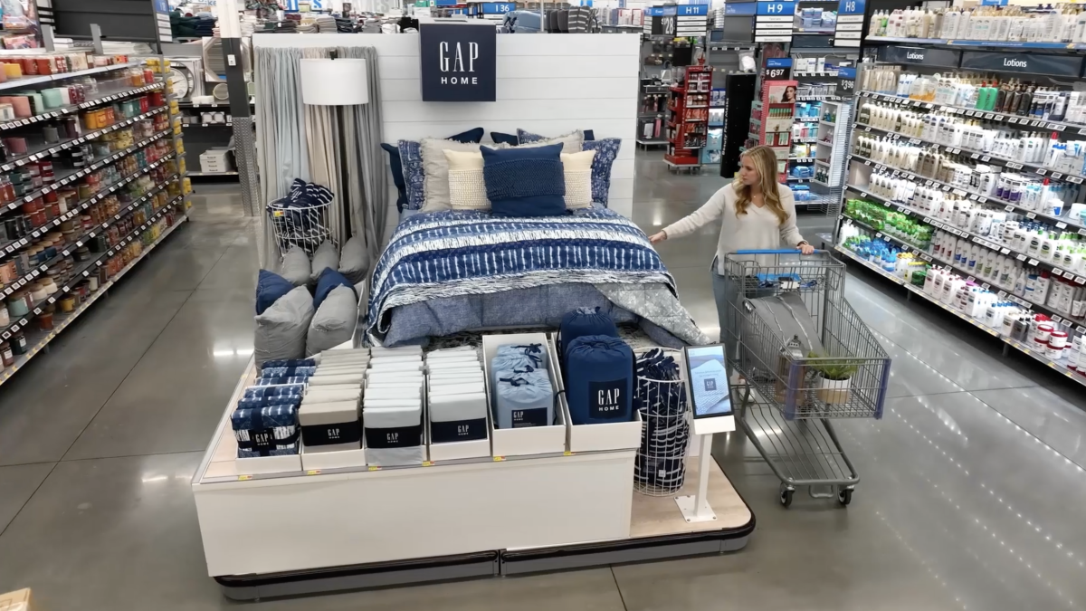 Nh&agrave; b&aacute;n lẻ n&agrave;y&nbsp;muốn kh&aacute;ch h&agrave;ng đến với họ kh&ocirc;ng chỉ để đi chợ gia rẻ m&agrave; c&ograve;n mua h&agrave;ng gia dụng v&agrave; quần &aacute;o thời trang.