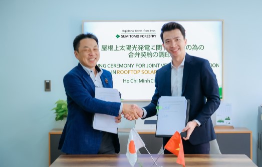 Lãnh đạo Liên doanh CME Solar và Sumitomo Forestry tại lễ ký kết hợp tác phát triển năng lượng điện mặt trời tại Việt Nam.