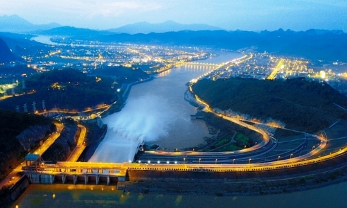 Ở gần thủy điện Hòa Bình nhưng doanh nghiệp tỉnh Hòa Bình vẫn kêu thiếu điện