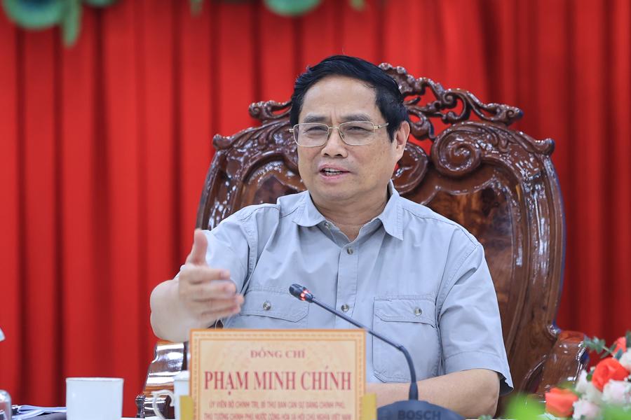 Prime Minister Pham Minh Chinh chairs a working session with authorities from An Giang province. Photo: VGP