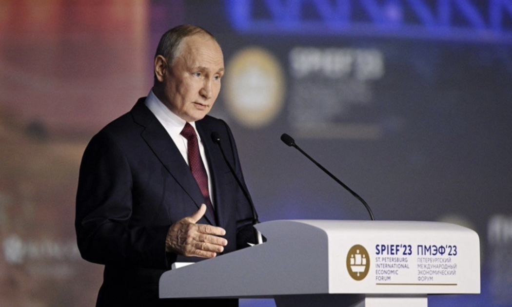 Tổng thống Nga Vladimir Putin phát biểu tại phiên họp toàn thể của Diễn đàn Kinh tế Quốc tế St. Petersburg (SPIEF) lần thứ 26 - Ảnh: RT/FNA.