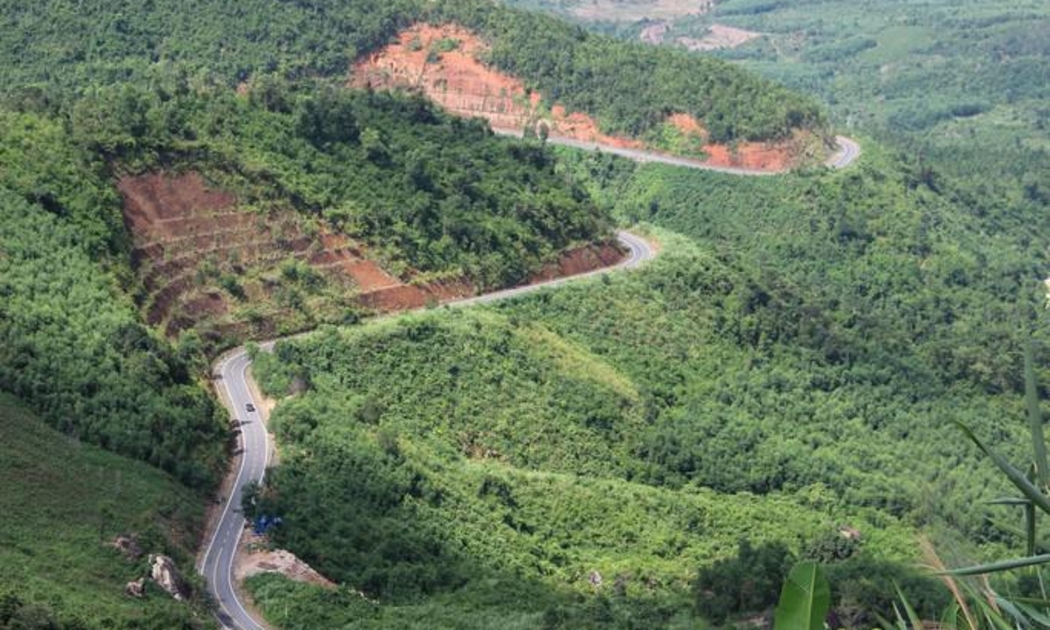 Có ý kiến đại biểu Quốc hội đề nghị xây hầm xuyên núi để hạn chế đèo dốc, hạn chế mất rừng.